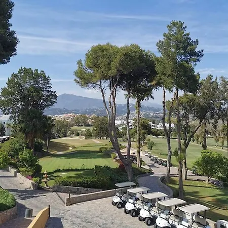 Villa Atalaya: Luxury Marbella Retreat Near Golf And