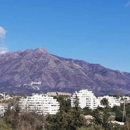 Villa Atalaya: Luxury Marbella Retreat Near Golf And