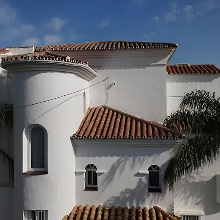 Atalaya: Luxury Marbella Retreat Near Golf And Estepona