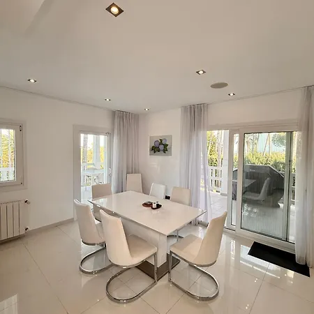Atalaya: Luxury Marbella Retreat Near Golf And Villa
