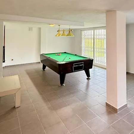 Villa Atalaya: Luxury Marbella Retreat Near Golf And Estepona