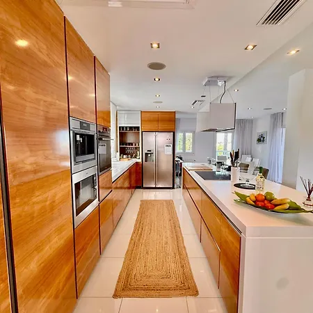 Atalaya: Luxury Marbella Retreat Near Golf And Villa Estepona