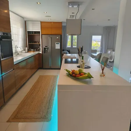 Atalaya: Luxury Marbella Retreat Near Golf And * Estepona