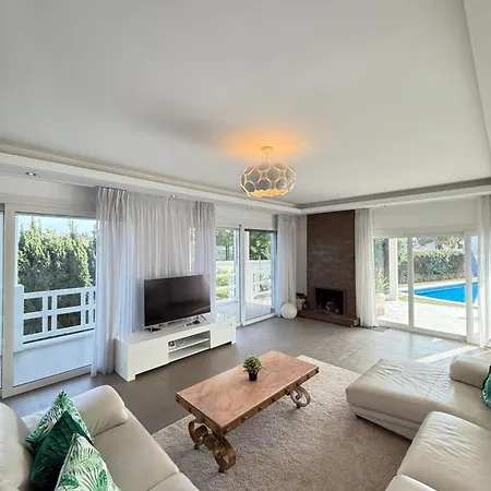 Atalaya: Luxury Marbella Retreat Near Golf And * Estepona