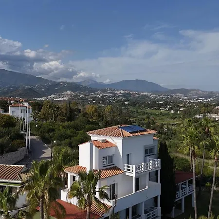 Atalaya: Luxury Marbella Retreat Near Golf And Villa Estepona