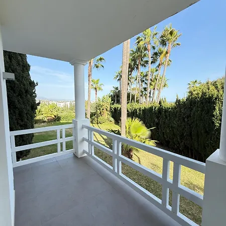 Villa Stunning And Luxury In Marbella-atalaya - 250m To Gc Atalaya, 2x 18 Holes And Very Close To The Of San Pedro De Alcantara And Puerto Banus Or Puente Estepona