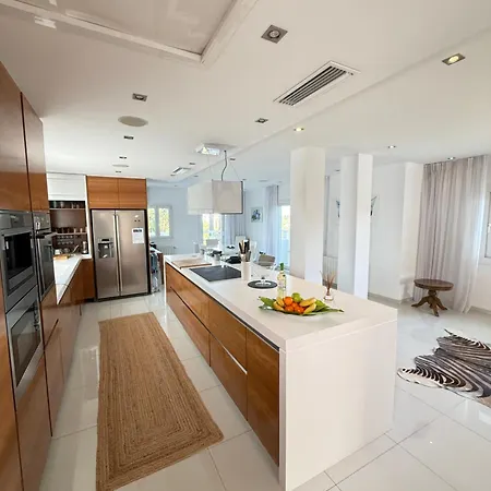 Atalaya: Luxury Marbella Retreat Near Golf And * Estepona