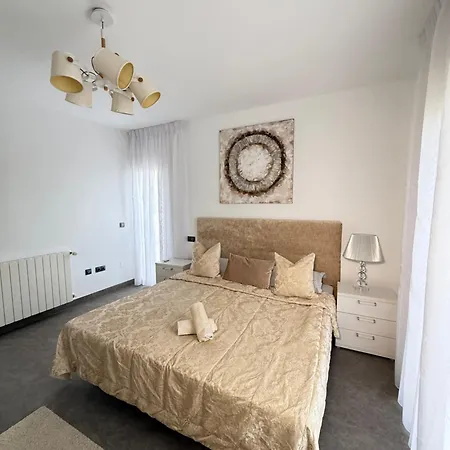 Atalaya: Luxury Marbella Retreat Near Golf And Villa