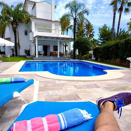 Atalaya: Luxury Marbella Retreat Near Golf And Villa Estepona