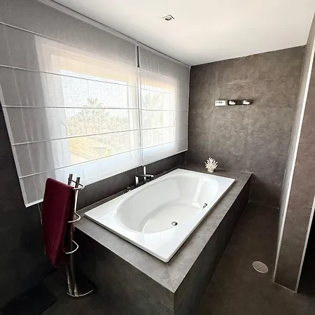 Stunning And Luxury In Marbella-atalaya - 250m To Gc Atalaya, 2x 18 Holes And Very Close To The Of San Pedro De Alcantara And Puerto Banus Or Puente